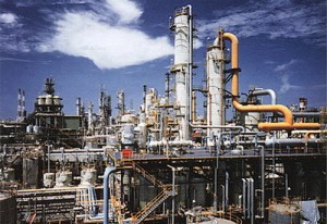 Do refineries make money?